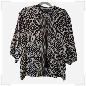 Pre-owned Talk of the Walk Black and White Patterned Blouse